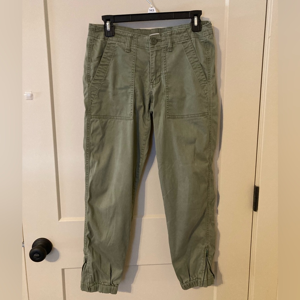 Cabi Skinny Leg Stretch Cargo Pants